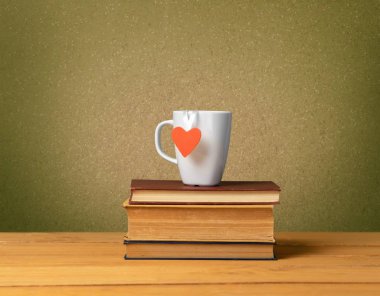 Kitap ve fincan kahve, eğitim ve öğrenme arka plan yığını