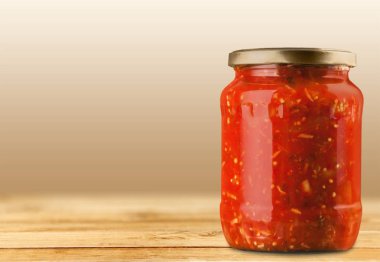 cam kavanozda konserve Domates makarna