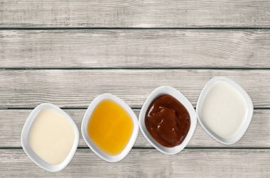 Kavanoz çeşitli soslar