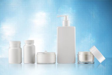 Losyonları ve kremleri, kozmetik, güzellik ve cilt bakımı ile şişe  