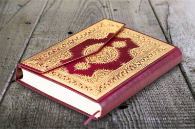 İslami kitap Kur'an, din kavramı