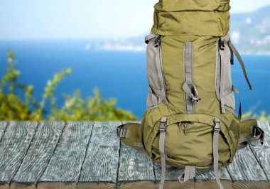 arka plan üzerinde izole turist sırt çantası