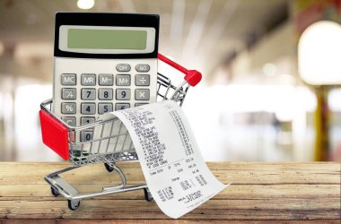 Sepetteki makbuz ve hesap makinesi 