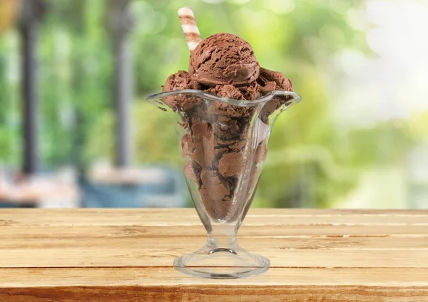 Schokoladeneiskugeln Sommerliches Dessert — Stockfoto