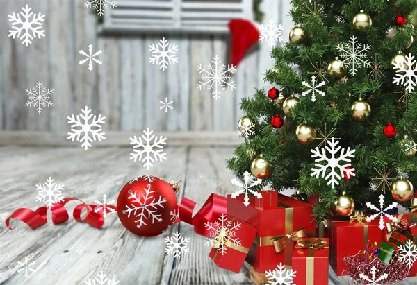 飾られたクリスマス ツリーと赤いプレゼント — ストック写真