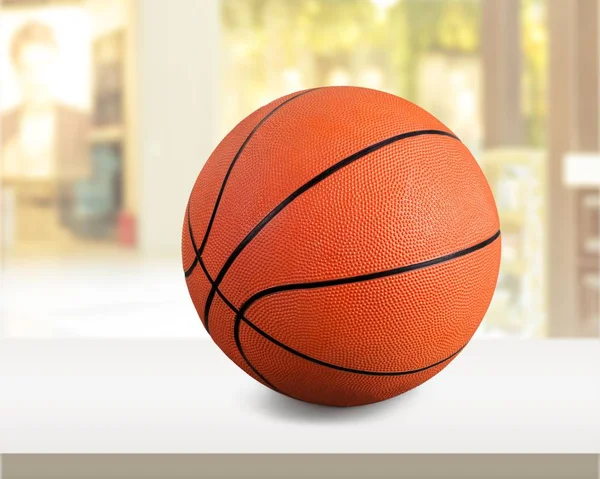 Bola Basket Oranye Meja Kayu — Stok Foto
