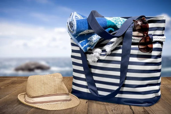沙滩包与沙滩配件 暑假概念 — 图库照片