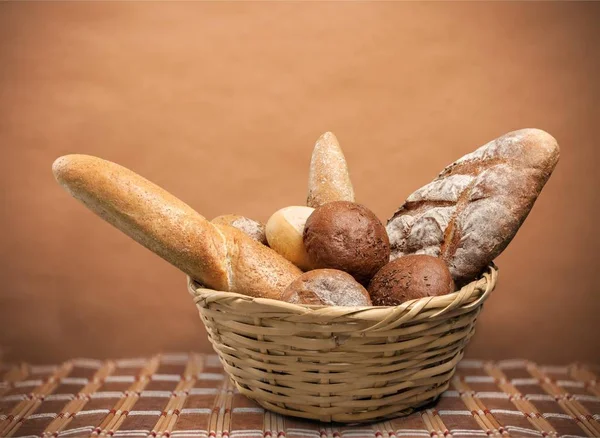 Bochenek Chleba Piekarnia Chleb Drożdżówka Kosz Białego Tła — Zdjęcie stockowe