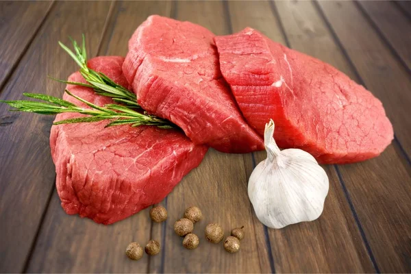 Çeşitli Taze Çiğ Arka Plan Pişirme Biftek — Stok fotoğraf