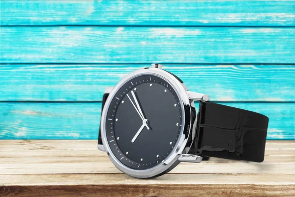 Reloj Pulsera Negro Sobre Fondo — Foto de Stock