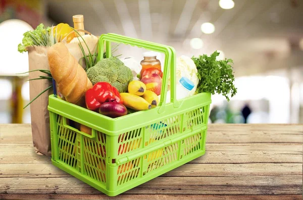 Cesta Compra Con Frutas Verduras Frescas —  Fotos de Stock