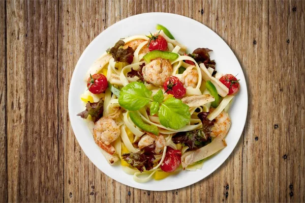 Delicious Italian Pasta Shrimps Tomatoes White Plate — Stock Photo, Image
