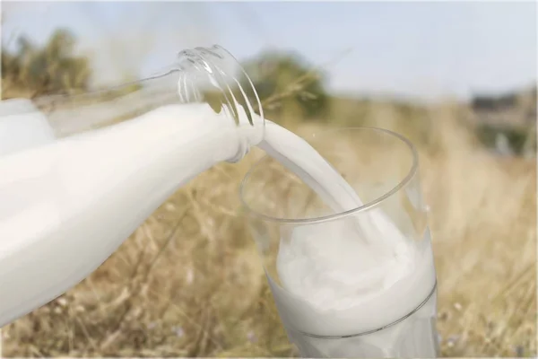 Milk Pouring Glass Close View — Stock Photo, Image