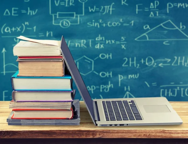 Stapel Boeken Laptop Onderwijs Leren Van Achtergrond — Stockfoto