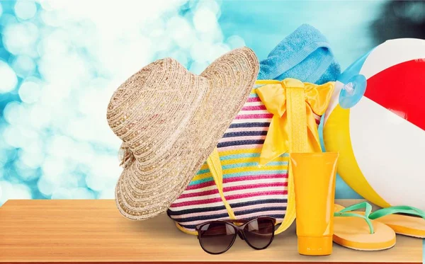 ビーチ アクセサリー 夏の休暇の概念とビーチ バッグ — ストック写真