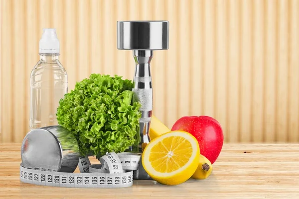 Attrezzature per il fitness e frutta — Foto Stock