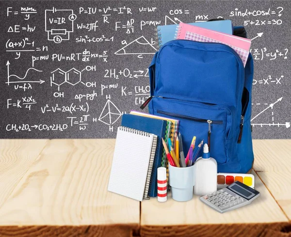 Skolan Ryggsäck Med Brevpapper Tillbaka Till Skolan Bakgrund — Stockfoto