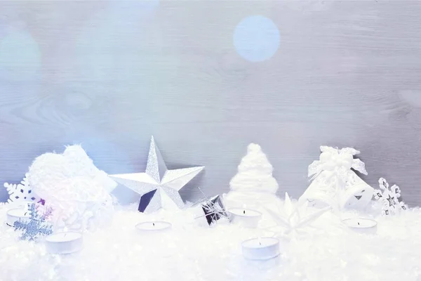 Schöne Weihnachtsdekoration Auf Schnee Hintergrund — Stockfoto