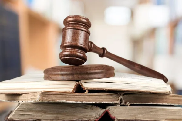Martelo Juiz Madeira Com Livros Lei Conceito Justiça — Fotografia de Stock