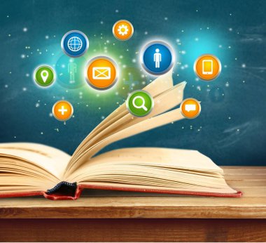 Ahşap masa, eğitim ve kavram öğrenme açık kitap