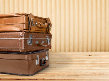 Eski bavulları yığını. Seyahat kavramı 