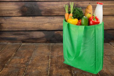 yeniden kullanılabilir alışveriş çantası ile taze sebze, sağlıklı gıda 