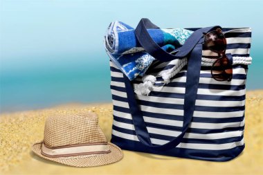 Plaj çantası plaj aksesuarları, yaz tatil kavramı ile