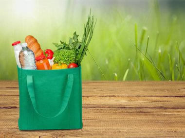 Yeniden kullanılabilir alışveriş çantası bakkaliye tam