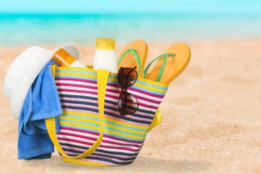 Plaj çantası plaj aksesuarları, yaz tatil kavramı ile