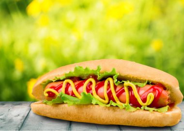 Lezzetli sosisli sandviç tablo, fast food