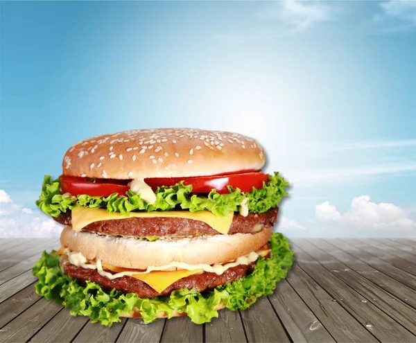 Швидка Їжа Смачний Гамбургер Дерев Яному Столі — стокове фото