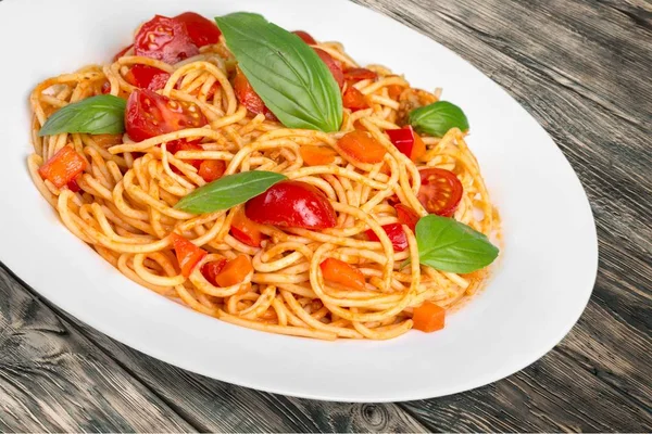 Pastas Italianas Con Salsa Tomate Plato Blanco —  Fotos de Stock