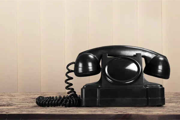 Ahşap Masa Üzerinde Eski Moda Retro Telefon — Stok fotoğraf