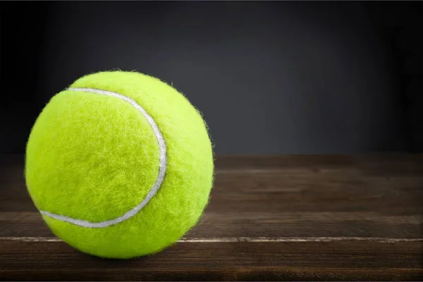 Heldere Gele Tennisbal Geïsoleerd — Stockfoto