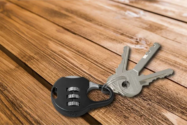 Ключи Дома Деревянном Фоне — стоковое фото
