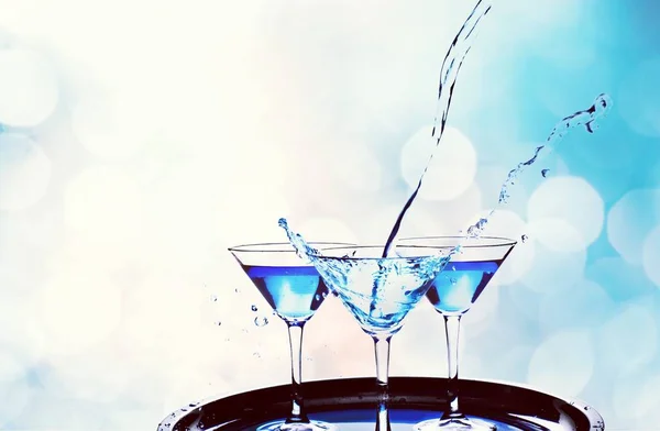 Martini in vetro con olive — Foto Stock