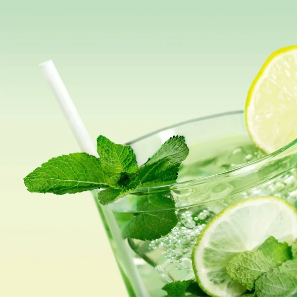 Frischer Mojito Cocktail Glas Nahsicht — Stockfoto