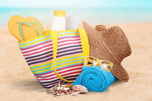 Strandtas Met Strand Accessoires Zomer Vakantie Concept — Stockfoto