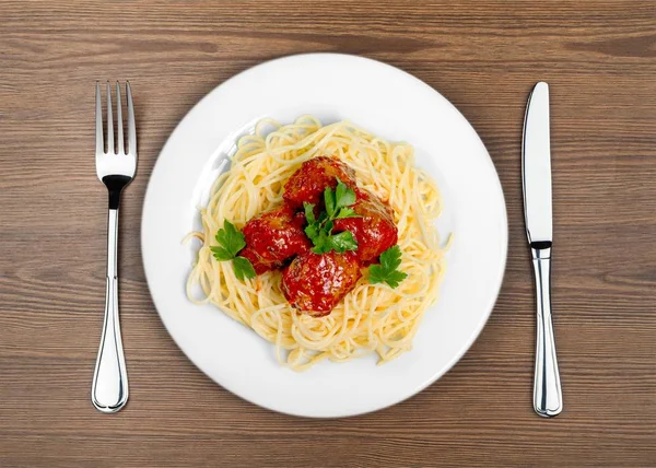 Délicieuses Pâtes Italiennes Avec Viande Sur Assiette Blanche — Photo