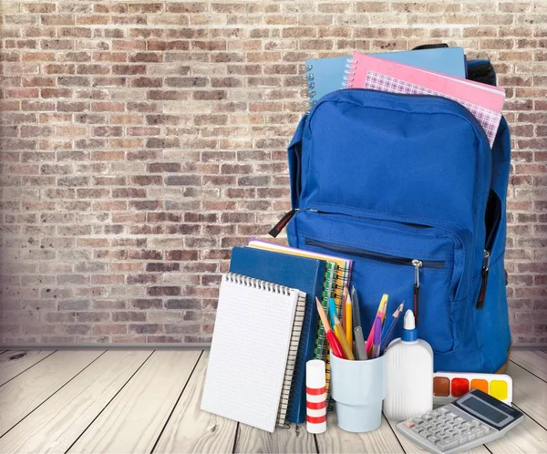 School Rugzak Met Briefpapier Terug Naar School Achtergrond — Stockfoto