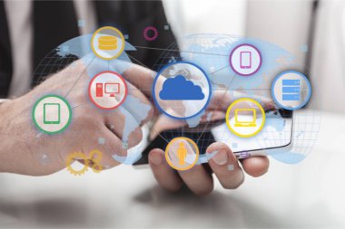 arka plan üstünde smartphone ile erkek el 