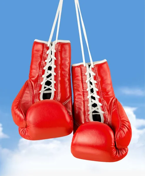 Rote Boxhandschuhe Auf Hintergrund — Stockfoto