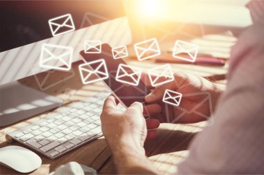 Erkek el smartphone yakından görmek