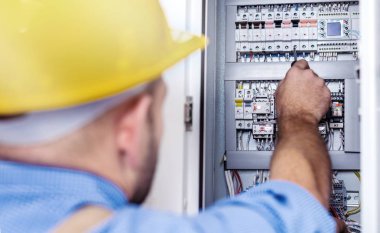 erkek elektrikçi el tunes multimetre prob ekipmanları 