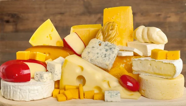 Käsebrett Mit Köstlichem Käse Leckere Vorspeise — Stockfoto