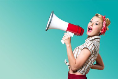 retro tarzı kadın holding megafon