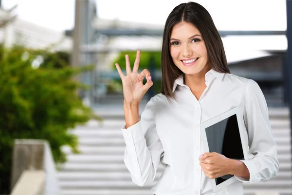 Businesswoman Holding Tablet Background — Stock Photo, Image