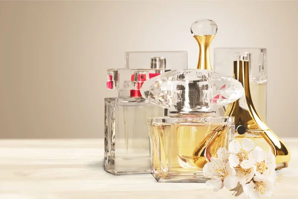Aromatyczne Butelki Perfum Uroda Moda — Zdjęcie stockowe