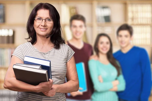 Volwassen Lachende Vrouw Met Boeken Docent Studenten — Stockfoto