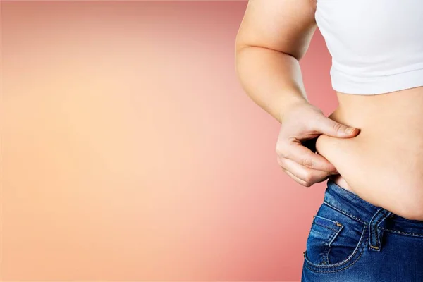 Vrouw met dikke buik — Stockfoto